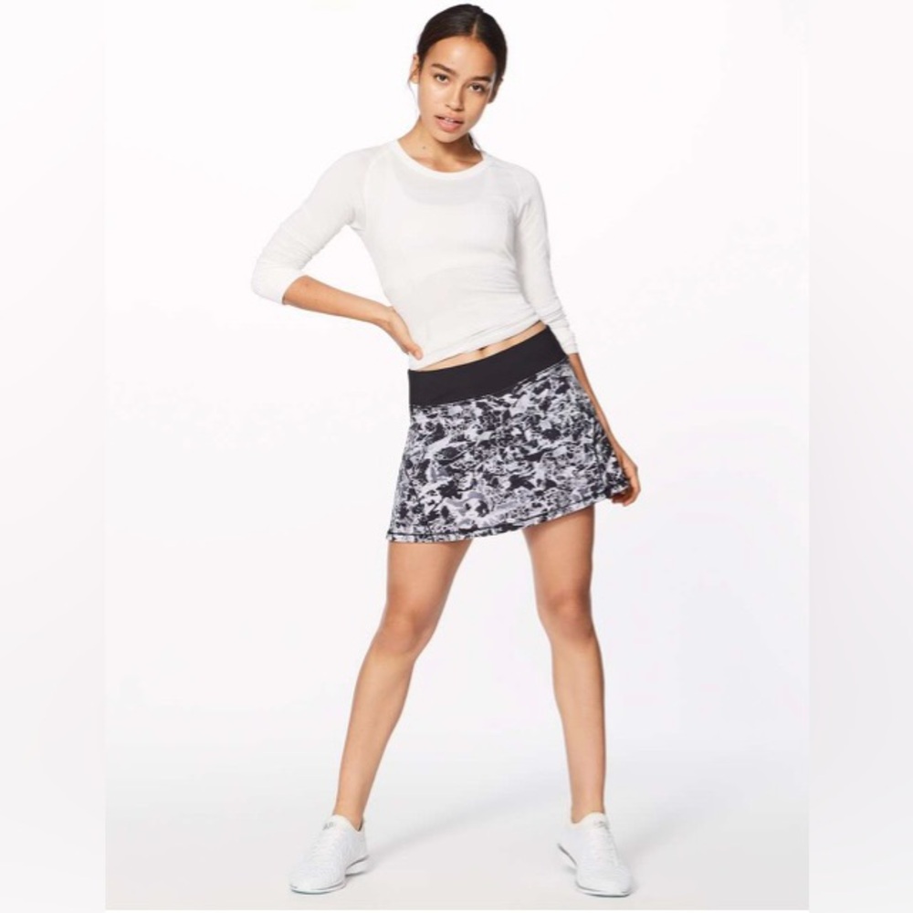 Lululemon Circuit Breaker Skirt II (Tall) (15")
Interlaced Alpine Wht Blk size 6